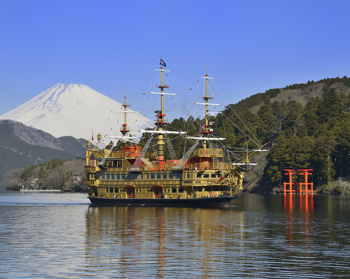 箱根海賊船の割引裏技と混雑回避！特別船室の魅力や遊覧船との違いを検証