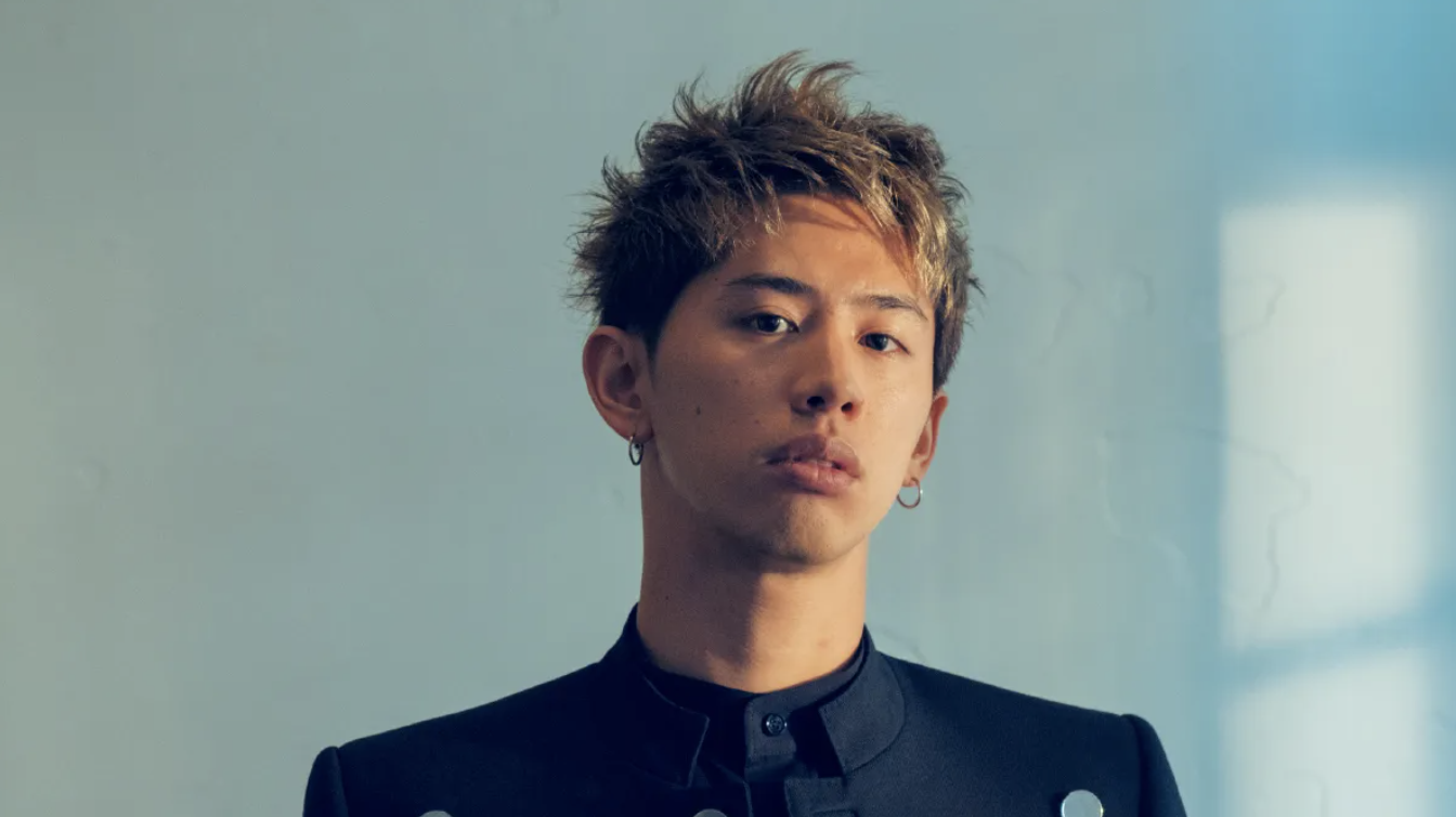 世界を穿つシャウト、2026年ロックシーンの頂点へ——One Ok Rock Takaが鳴らす「次代の開拓音」