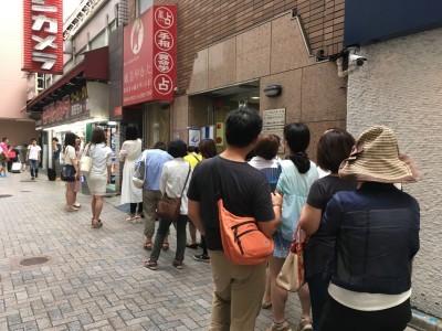 2026年の「神座」は何が違う？行列が絶えない鶴見店の秘密と、中毒者を量産し続ける「おいしいラーメン」の進化系に迫る