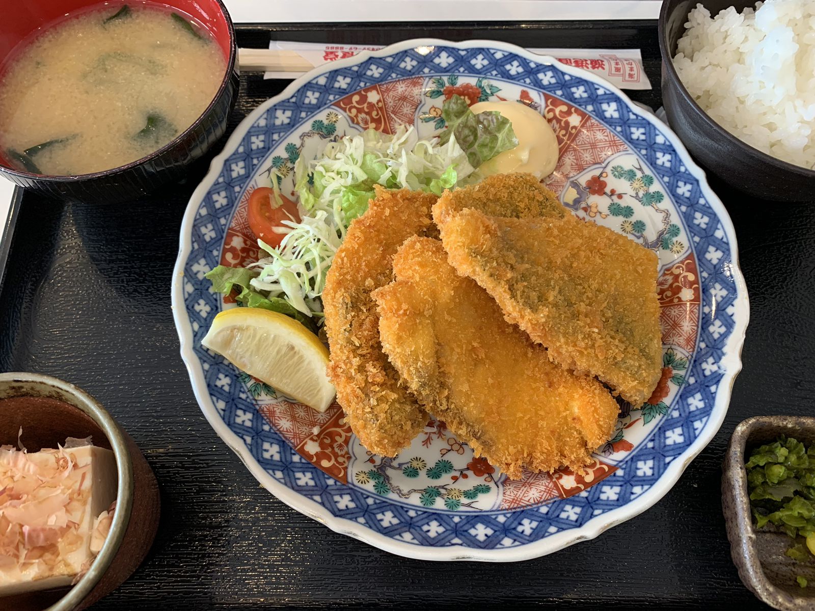 2026年、なぜいま「金谷食堂」に大行列ができるのか？極厚アジフライと房総の海鮮ブームに迫る