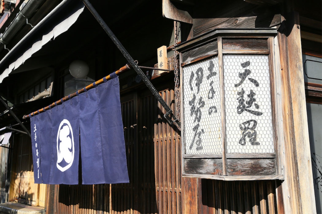 行列が絶えない環七市場の真相！話題の炭火焼きと地元通の裏メニューを独占取材