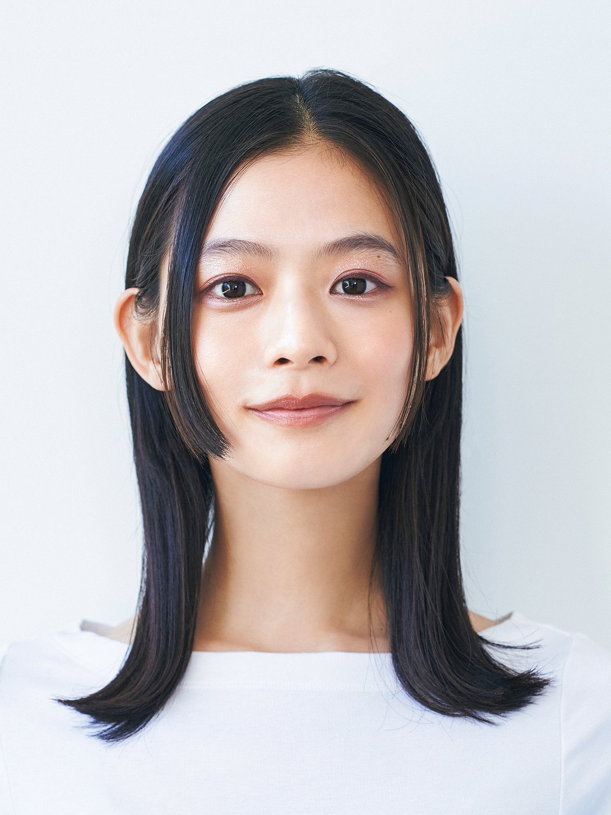 おでこを出す髪型はなぜ垢抜ける？似合う人の特徴と顔型別の黄金比を徹底解説