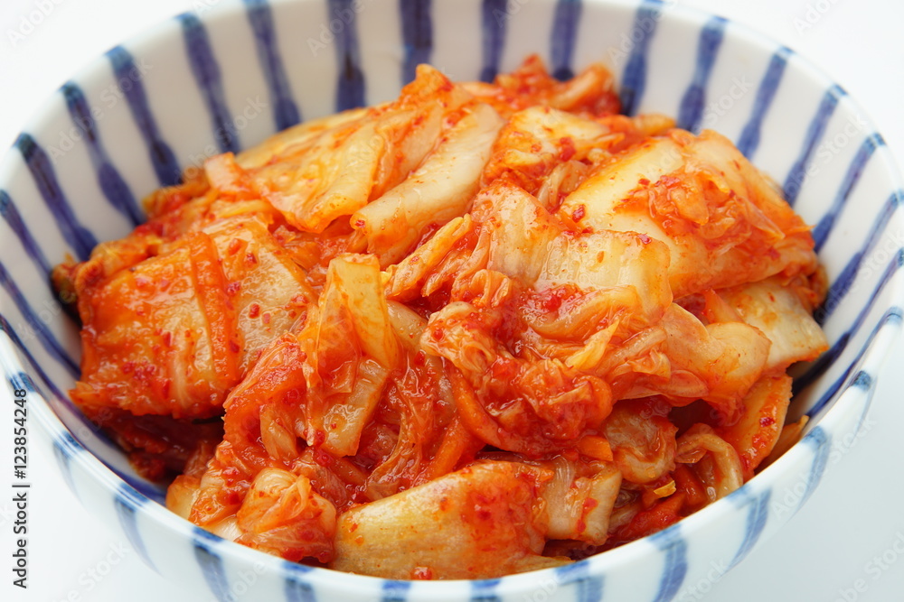 【2026年食トレンド】なぜ今「辛味×極太麺」が爆発的ヒット？進化系キムチうどんの熱狂と現代人の胃袋を掴む裏側
