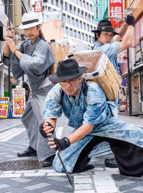 渋谷のゴミ拾い侍の正体とは？殺陣とモラル成敗に世界が絶賛の嵐