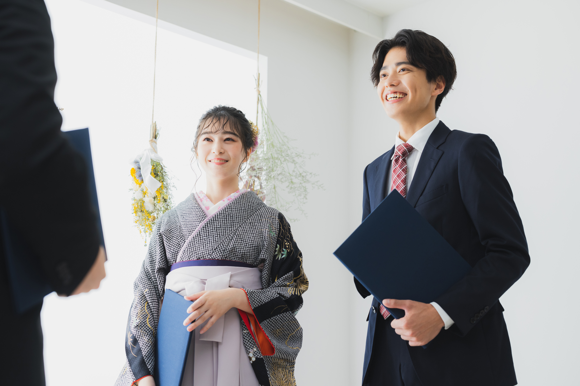 大学卒業式の服装はスーツと袴どちら？2026年最新マナーと失敗回避術