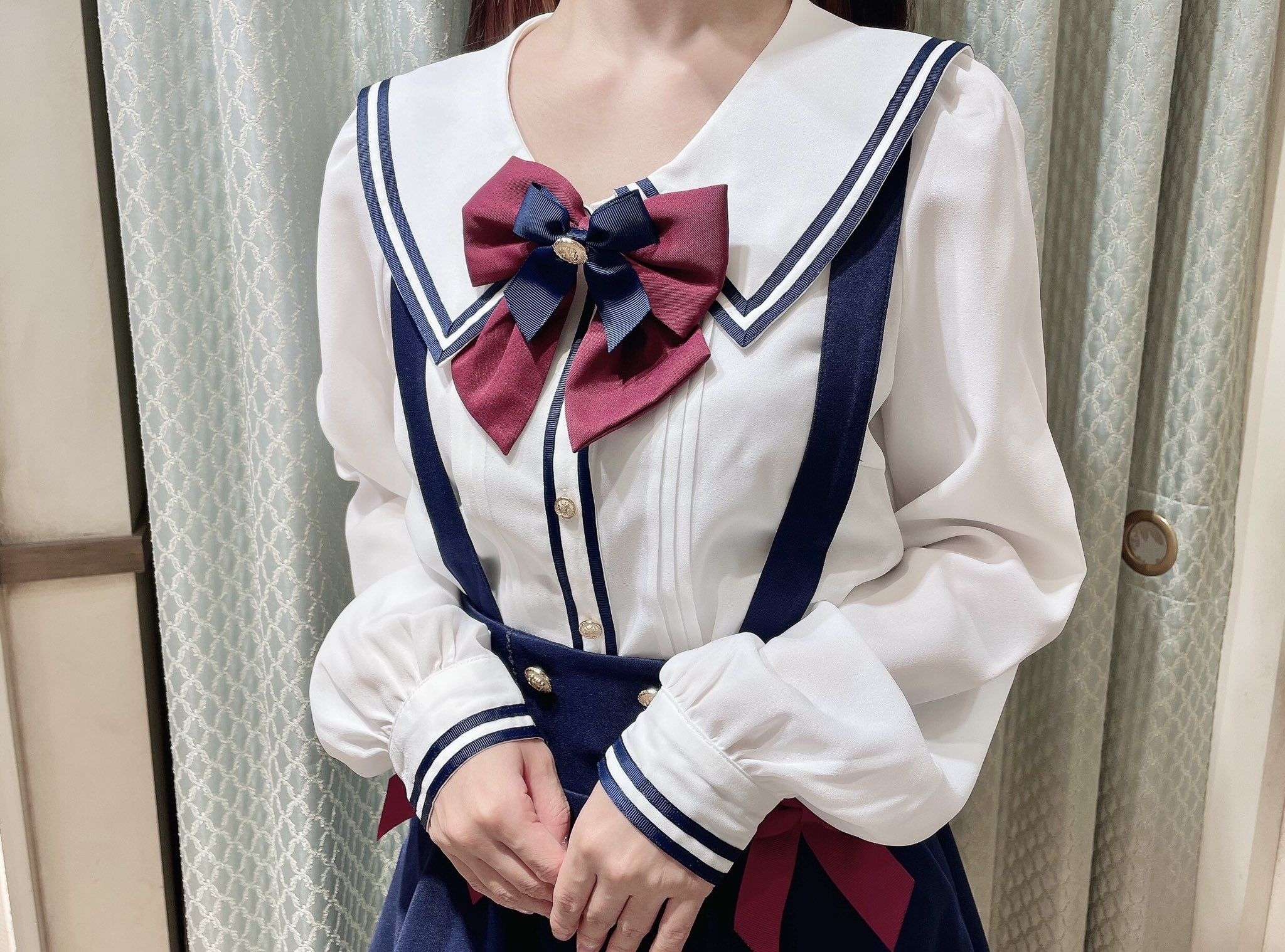 セーラー服風ブラウスが大人女子に大ヒット！痛く見えない旬の着こなし術