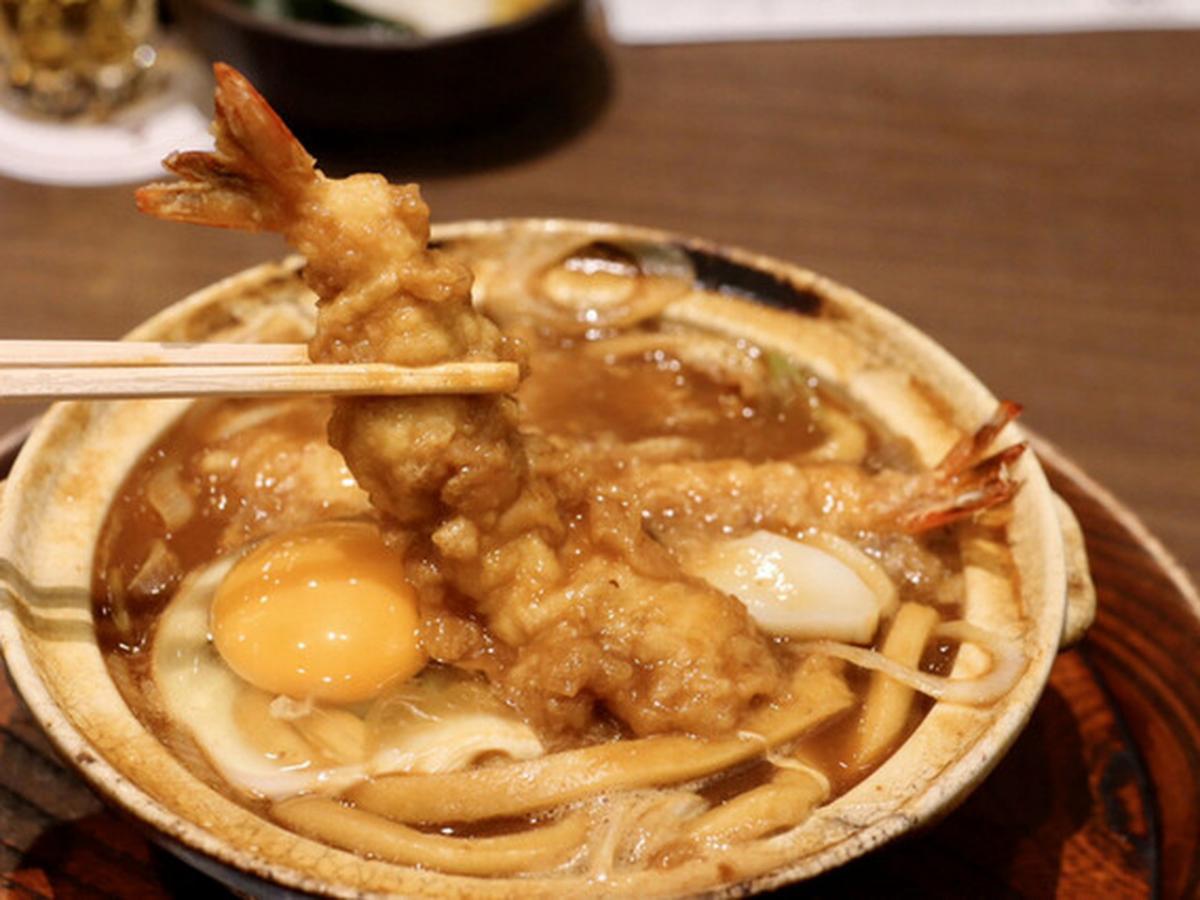 名古屋駅の味噌煮込みうどん徹底攻略！山本屋の違いと穴場名店2026