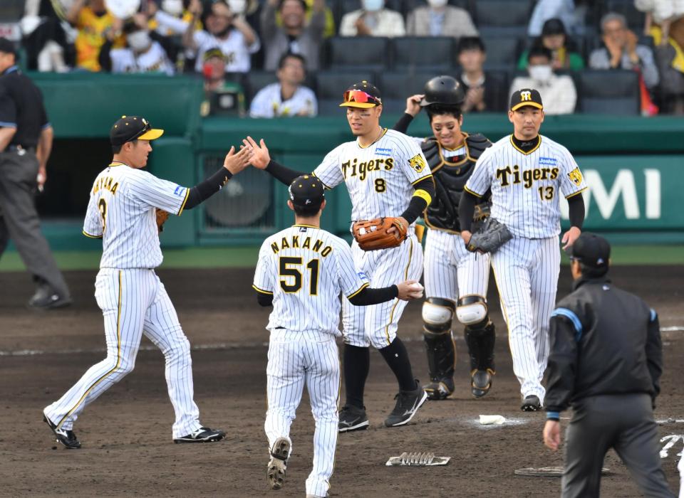 佐藤輝明が吠えた劇的サヨナラ打！甲子園を揺らした采配と勝負の裏側