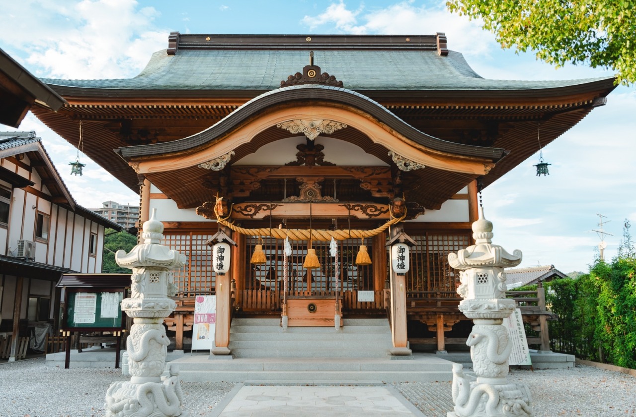 岩国白蛇神社の金運ご利益と生きた白蛇の謎！見どころ・御朱印徹底検証