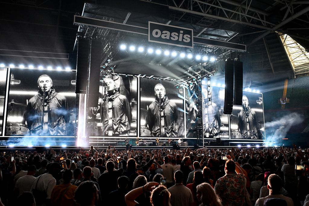 What Time Is Oasis on Tonight