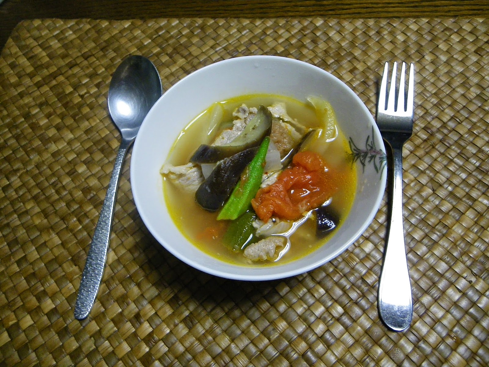 フィリピン至高のシニガンスープ！病みつきの酸味の秘密と本場再現法
