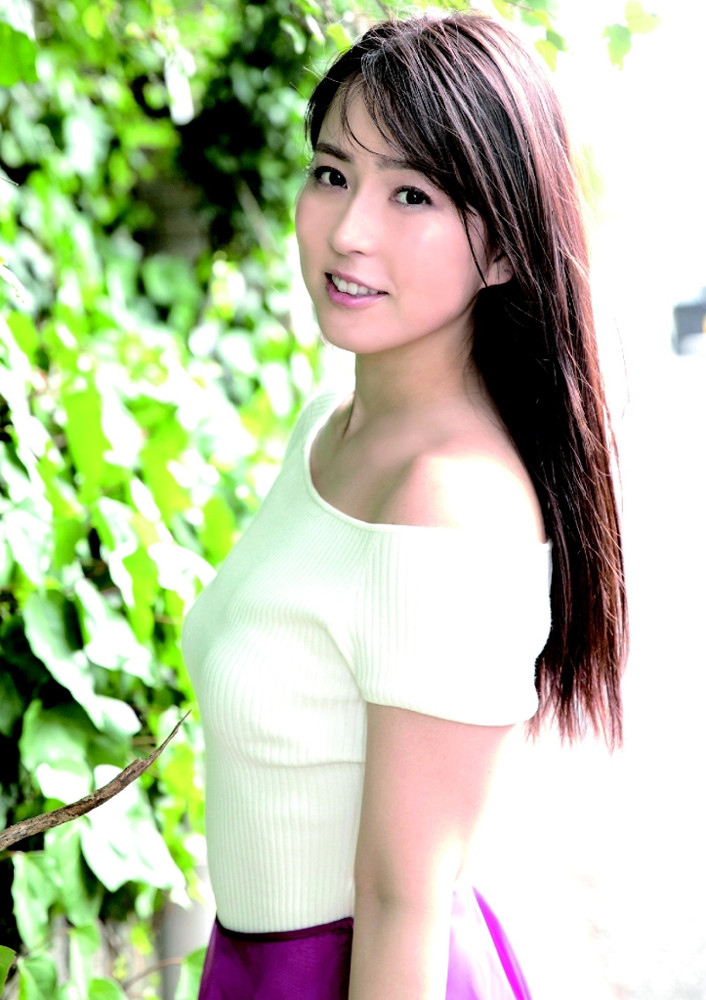 女子アナが見せる未公開の素顔！写真集と最新メディアの新展開