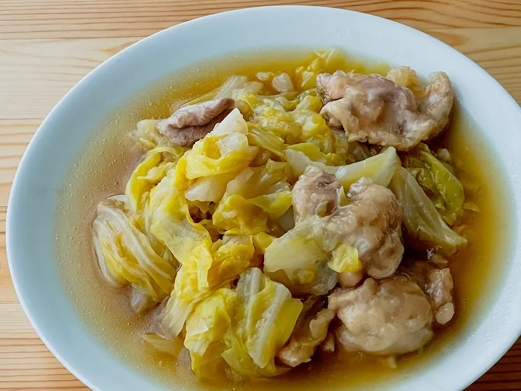 鶏もも肉とキャベツ煮込みの極意！ホロホロ絶品レシピと黄金比