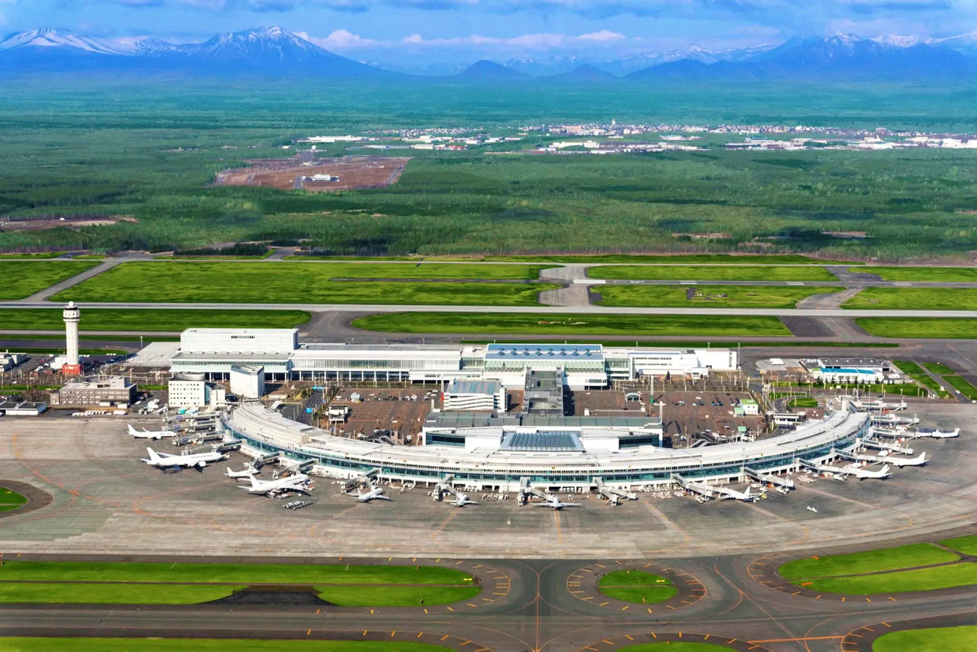 【2026最新】新千歳空港完全攻略！限定土産・絶品グルメと混雑回避術