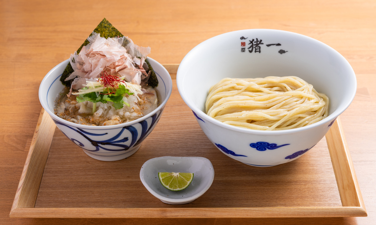 麺屋猪一の行列の真相と整理券攻略法！出汁の秘密と離れとの違い