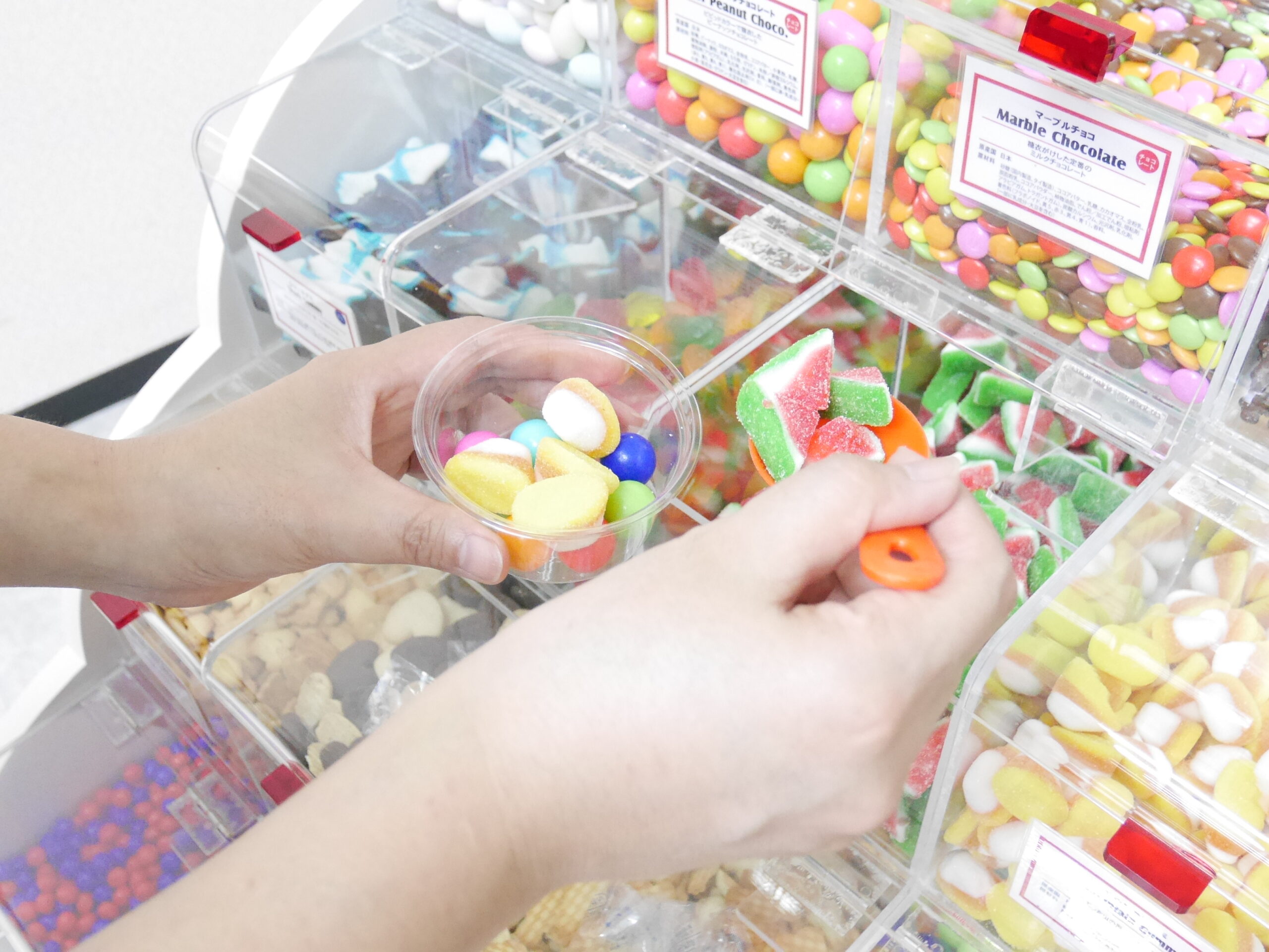 お菓子詰め放題で倍獲る極意！袋の伸ばし方と人気店舗の最新ルール【2026】