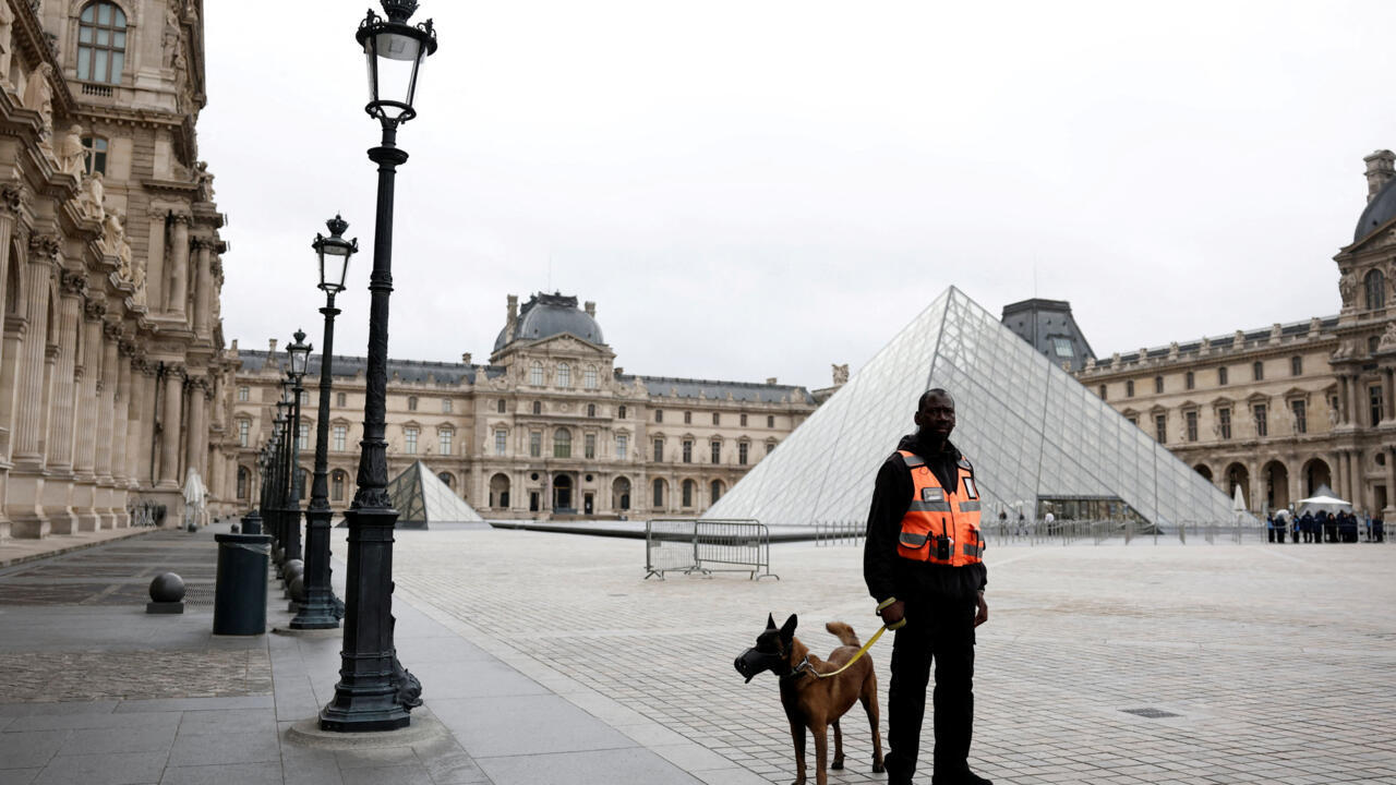 L'ouvre Paris Bag Policy