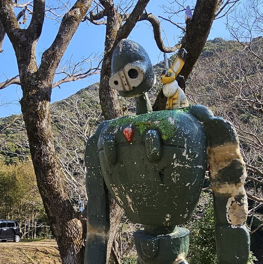 ジブリのロボット兵オブジェ徹底解剖！三鷹の守り神と謎の巨像の真実