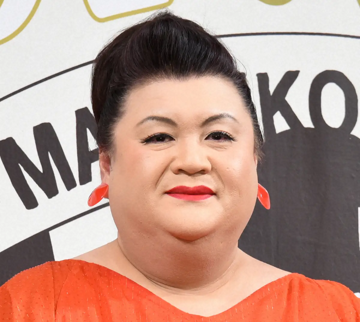 マツコの髪型は地毛？かつら疑惑の真相と夜会巻きの秘密を徹底解剖