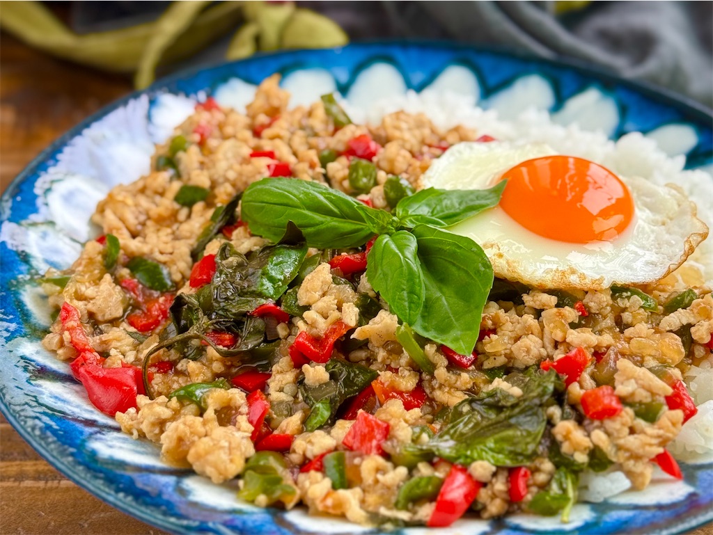 ナンプラーなしで本格ガパオライス！家にある調味料で作る黄金比レシピ