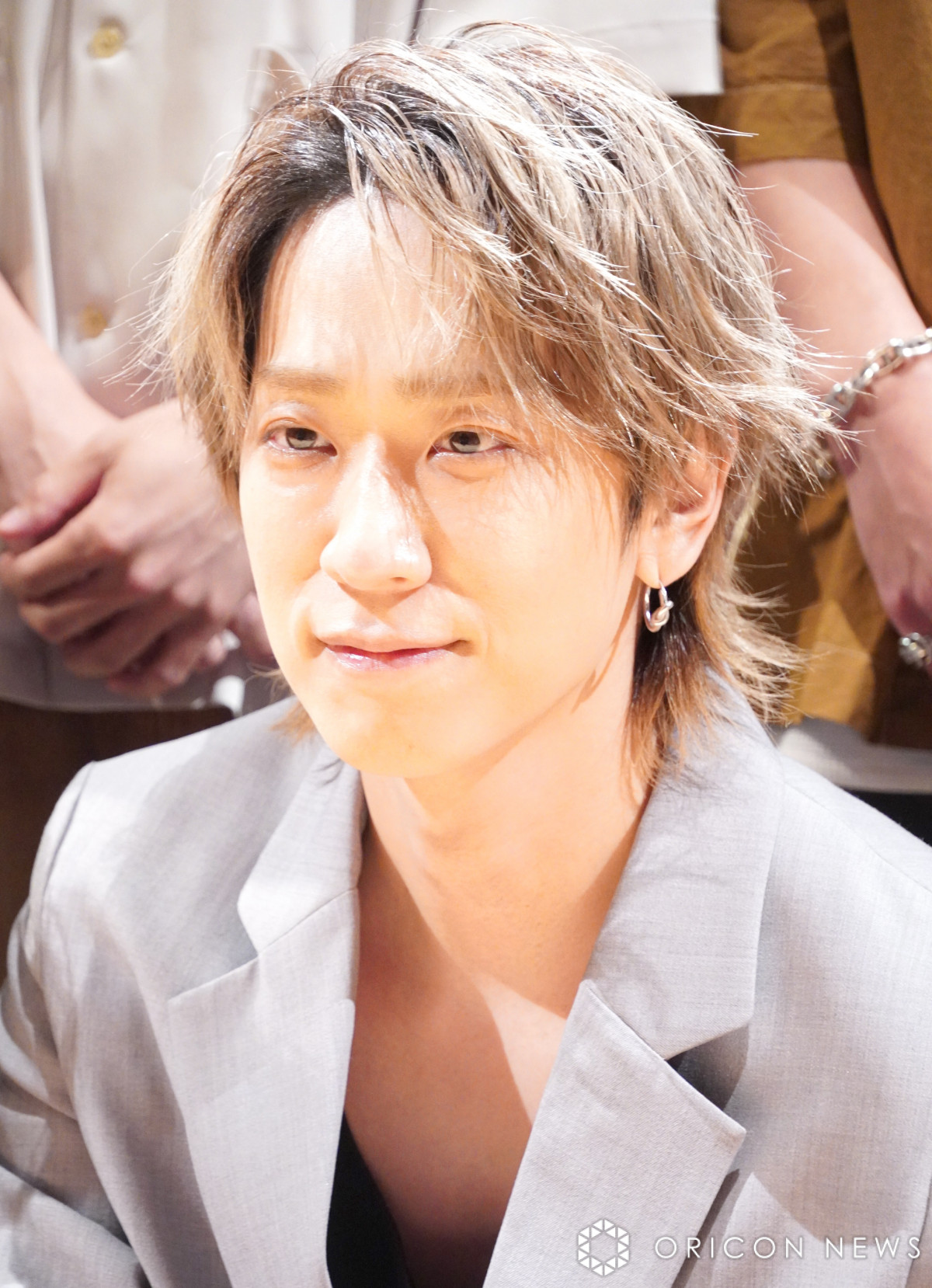 News小山慶一郎の年齢に驚愕！奇跡の若さと意外な素顔の裏側