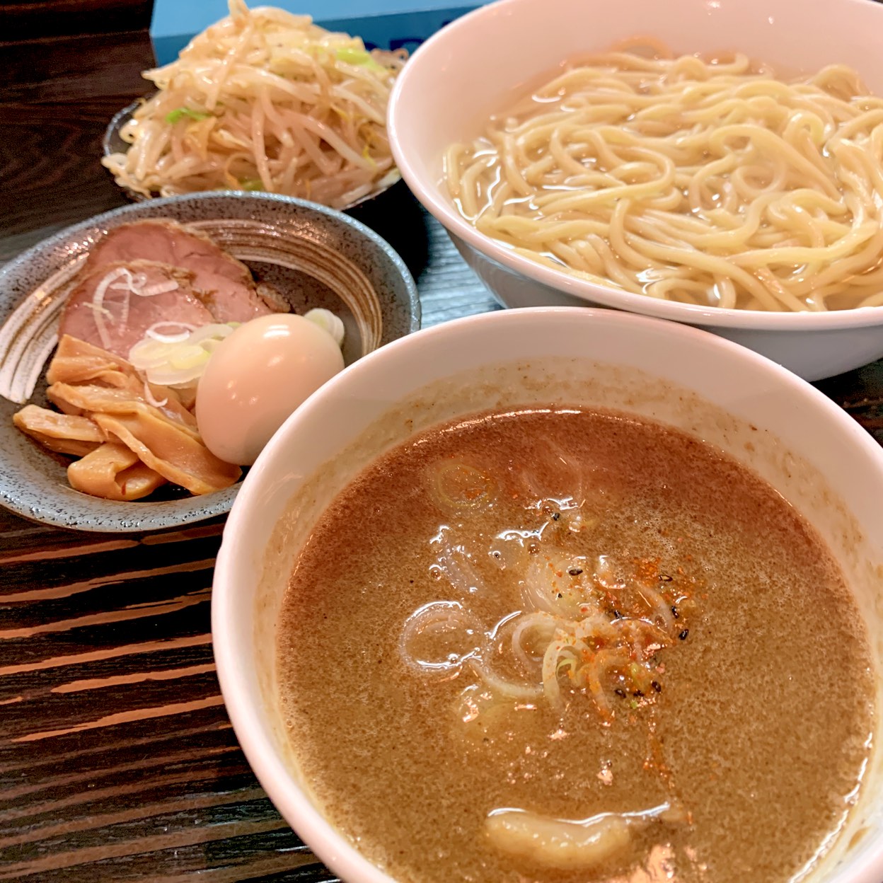 池尻大橋の伝説的行列店が魅せる「焼き鉄」の美学――2026年、東京つけ麺シーンの至高として降臨する一杯の真価