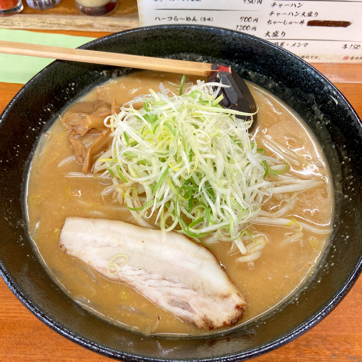 札幌ラーメン信玄はなぜ2時間待つ？コク味噌・神炒飯の評判と混雑回避術