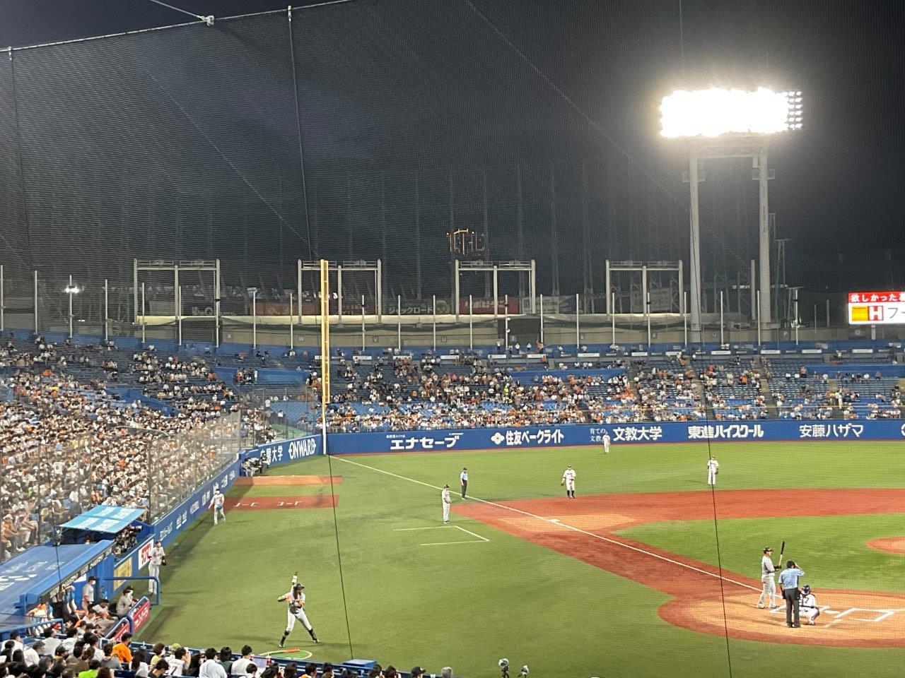 神宮球場の巨人戦はなぜ激戦？2026チケット攻略・座席と雨天対策