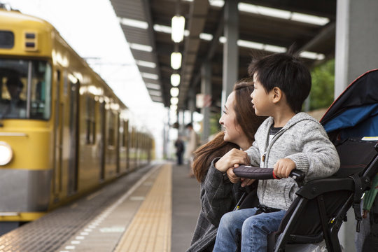 電車の子供料金はなぜバレる？改札の音・光と駅員が見抜く3倍罰則の罠