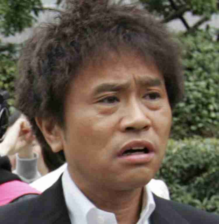 華やかな光と見えない発作：広場恐怖症を乗り越えたスターの告白
