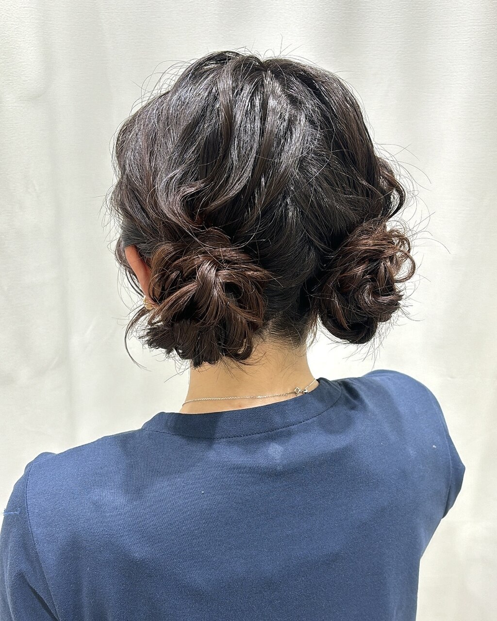 大人可愛いツインお団子の作り方！ゴムだけで崩れない2026最新垢抜け術