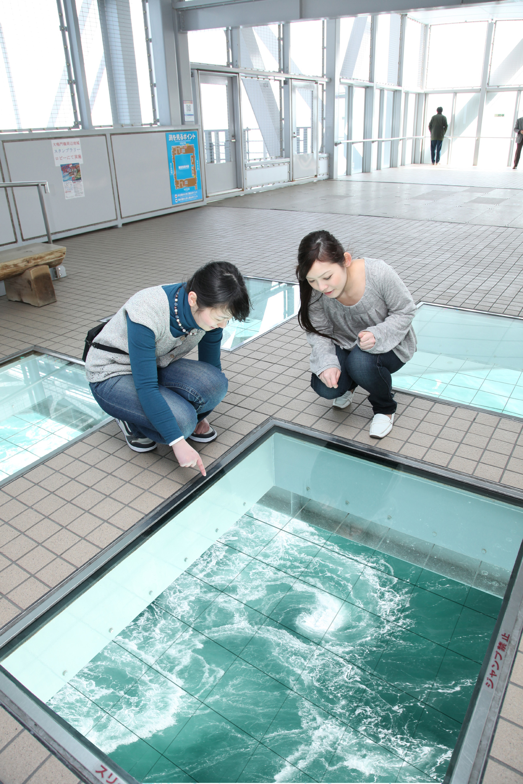 渦の道で後悔しない！潮見表の見頃とガラス床の真実【大鳴門橋2026】