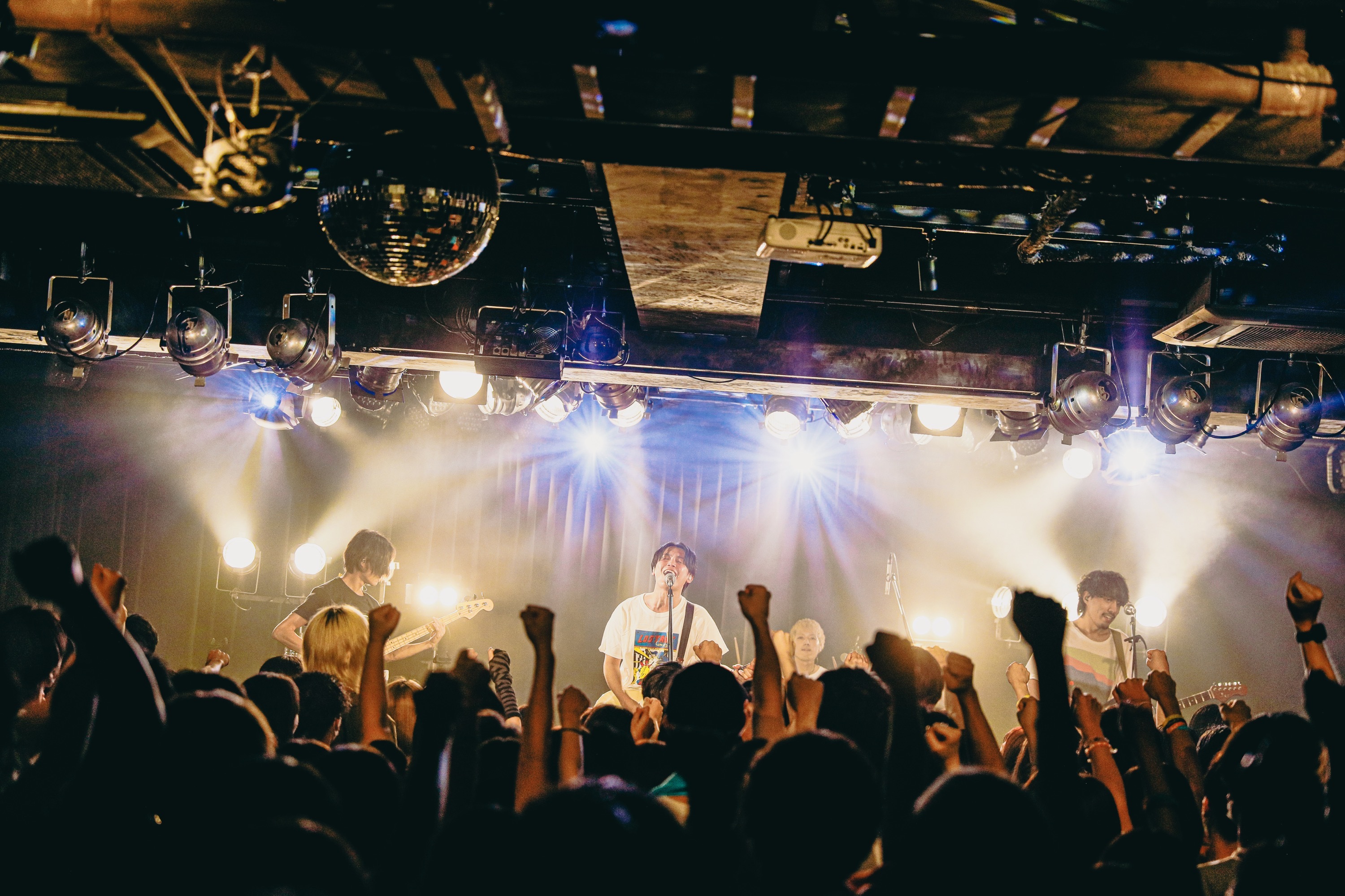 【2026年最前線】膨張するライブチャット市場の光と影――安全なプラットフォーム選びと「人間らしさ」を求める利用者のリアル