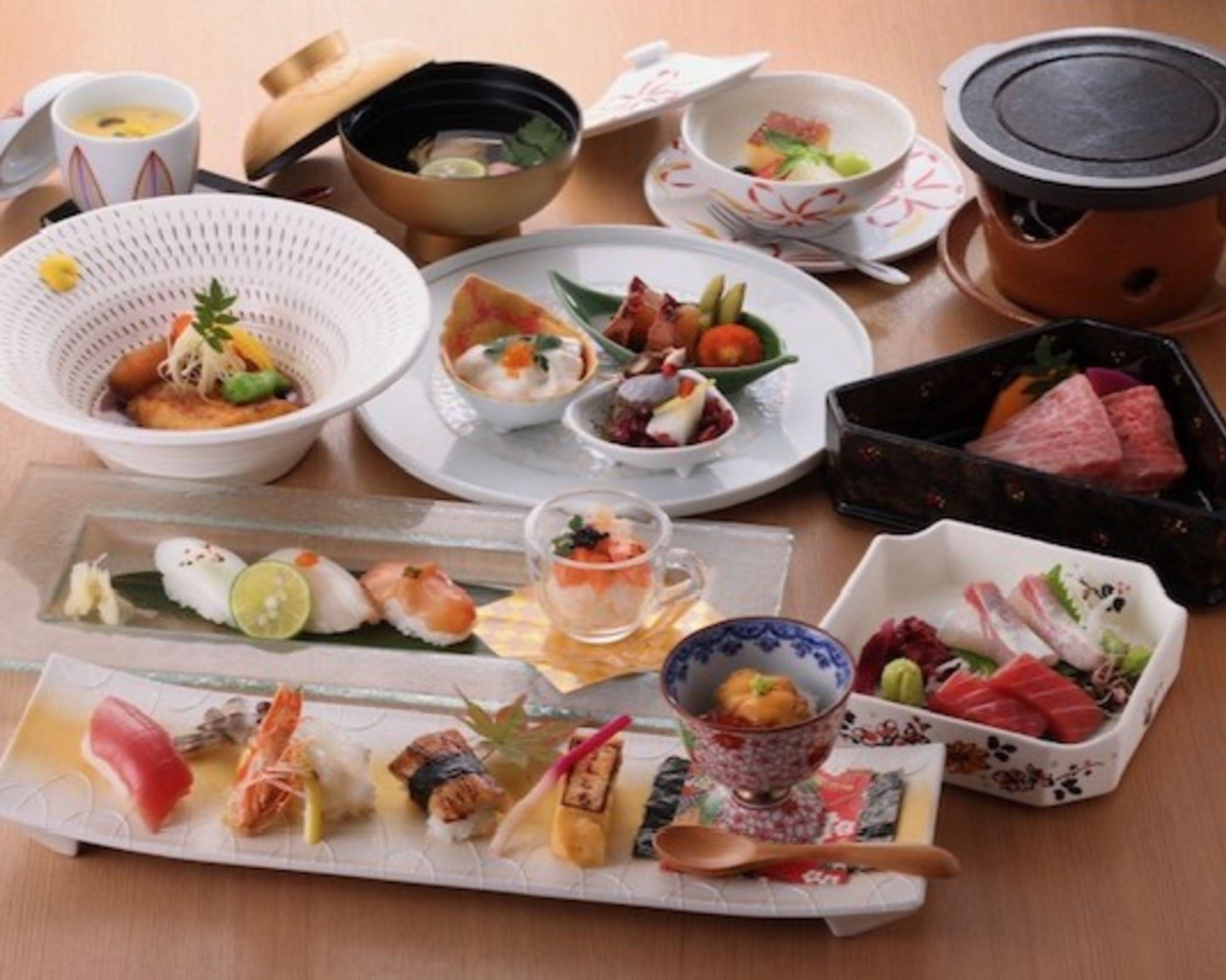 予約困難な名店「すし とも」究極の江戸前鮨と仕込みの真髄に迫る