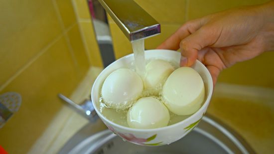 Warming up Boiled Eggs