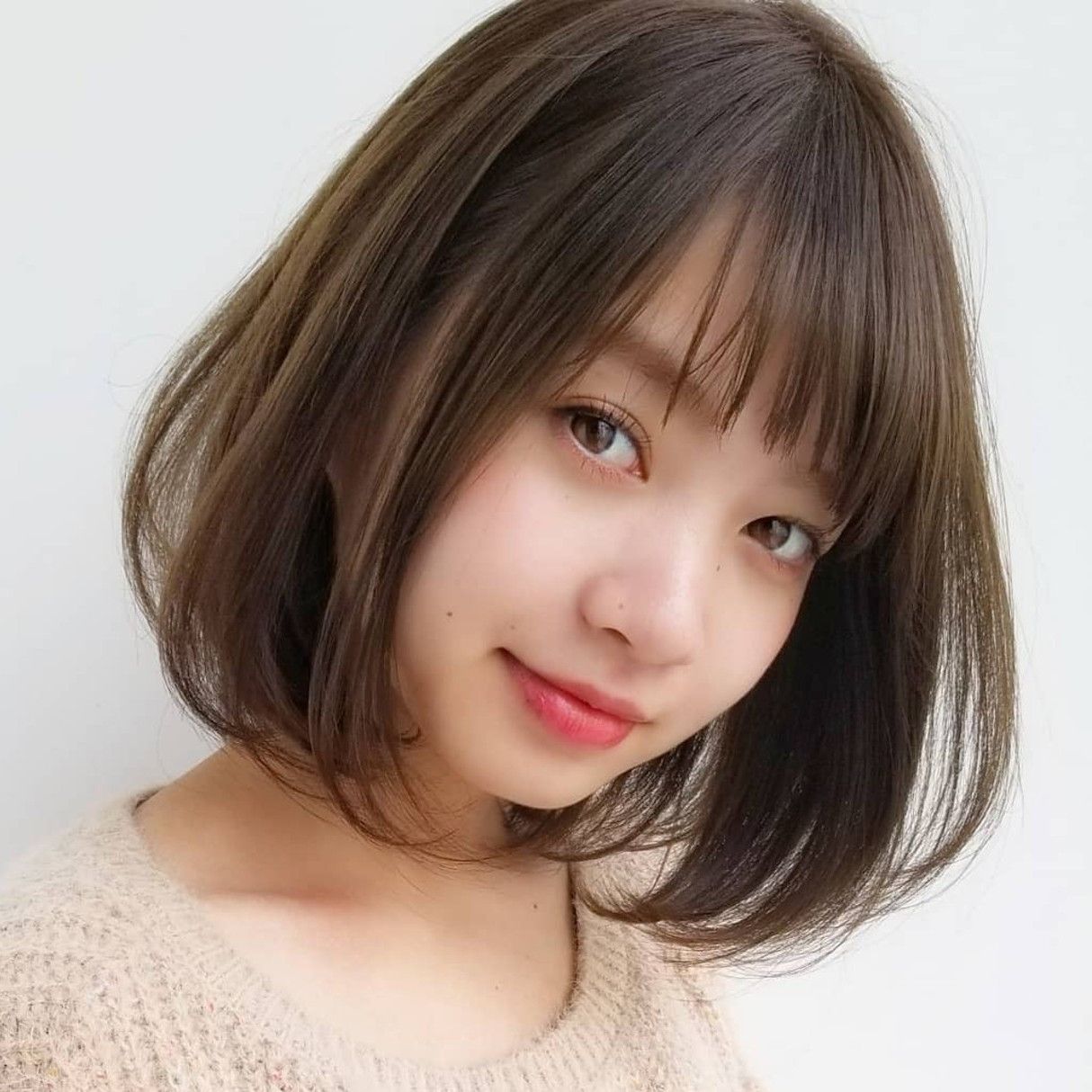 プロが明かす髪型選び！小顔ショートと大人可愛いミディアム決定版