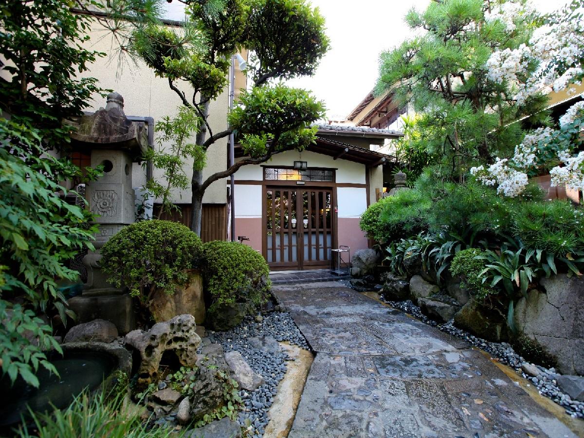 あつた蓬莱軒本店の待ち時間と予約事情｜2026年最新混雑攻略と値段