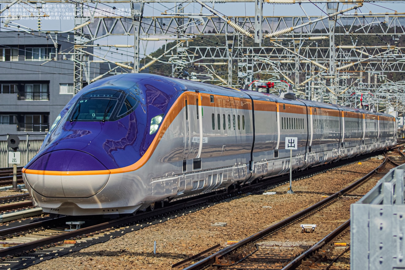 時速300キロを支える職人技！巨大車両が命を宿す製造現場の全貌