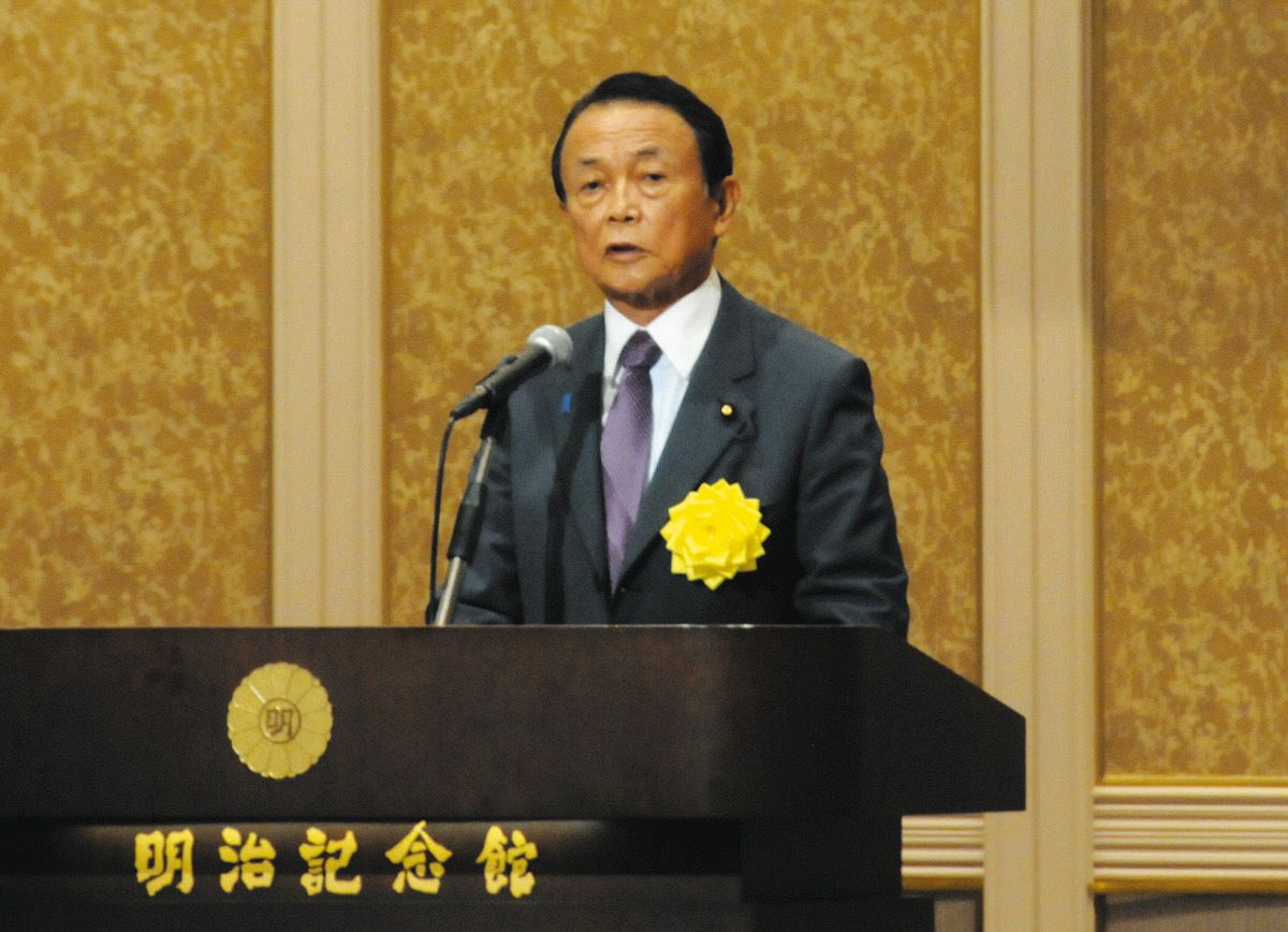 麻生太郎と皇族の血縁関係とは？家系図に隠された驚きの真相