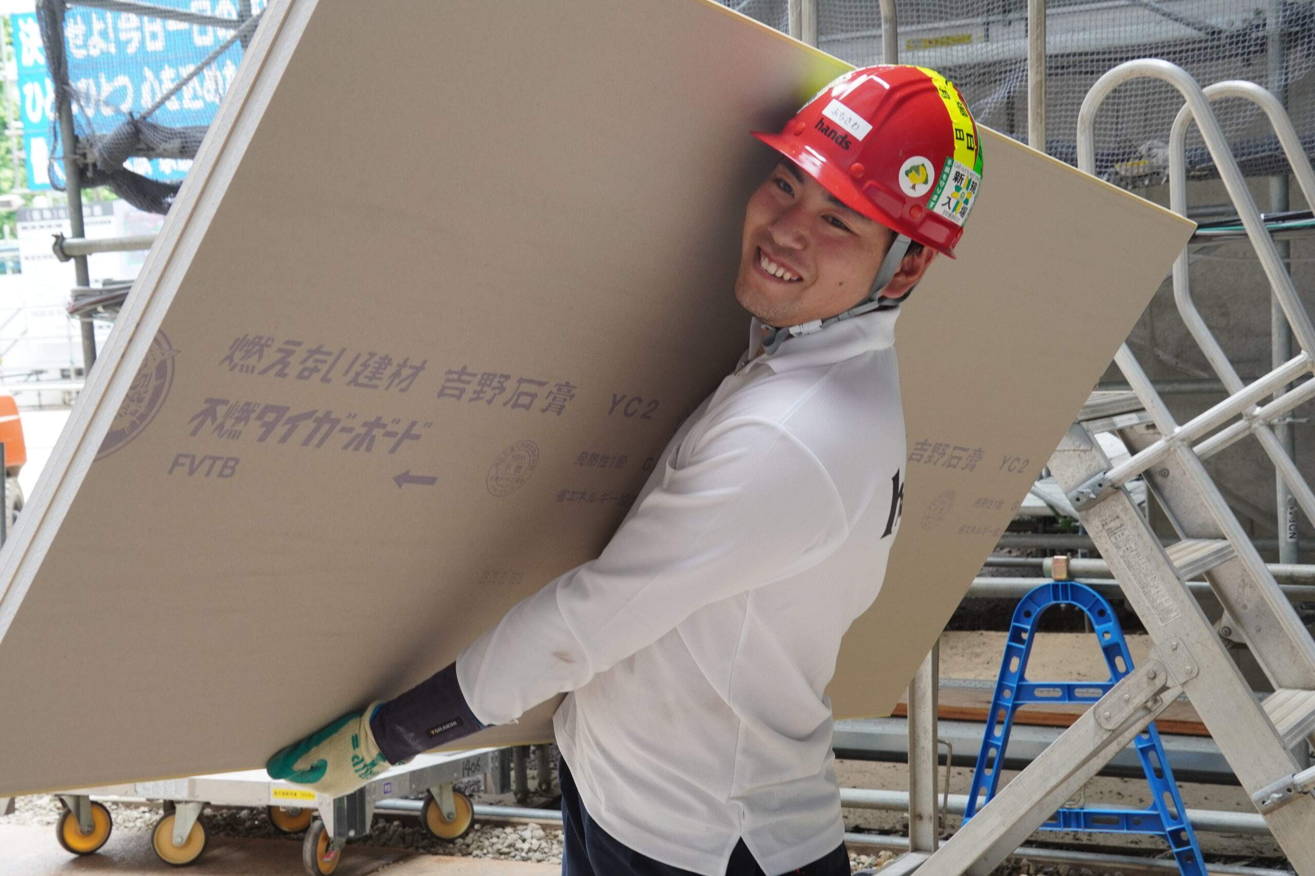 荷揚げ屋とは？きつい理由と高日給の裏側・怪我のリスクを徹底解明