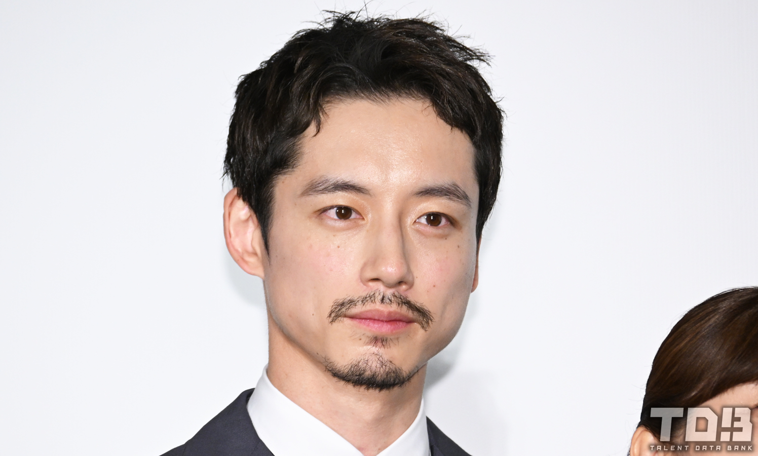 坂口健太郎の短髪に絶賛の嵐！劇的イメチェンの理由と再現オーダー術