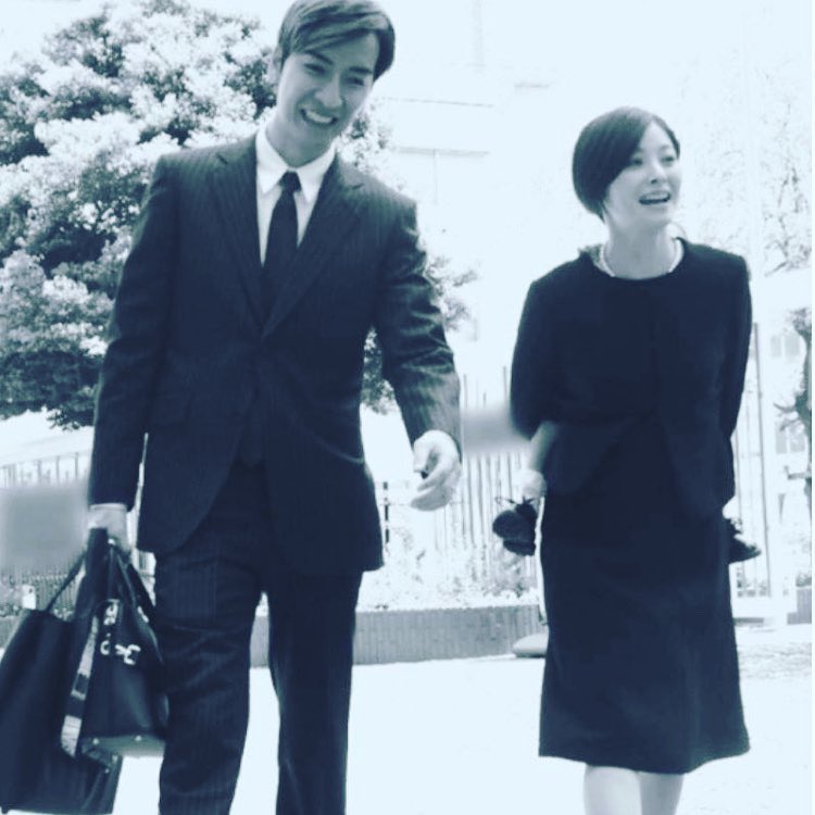 ハワイの風が包んだ12年越しの誓い——橘慶太と松浦亜弥の結婚式が、2026年の今も「伝説のカップル」として語り継がれる理由