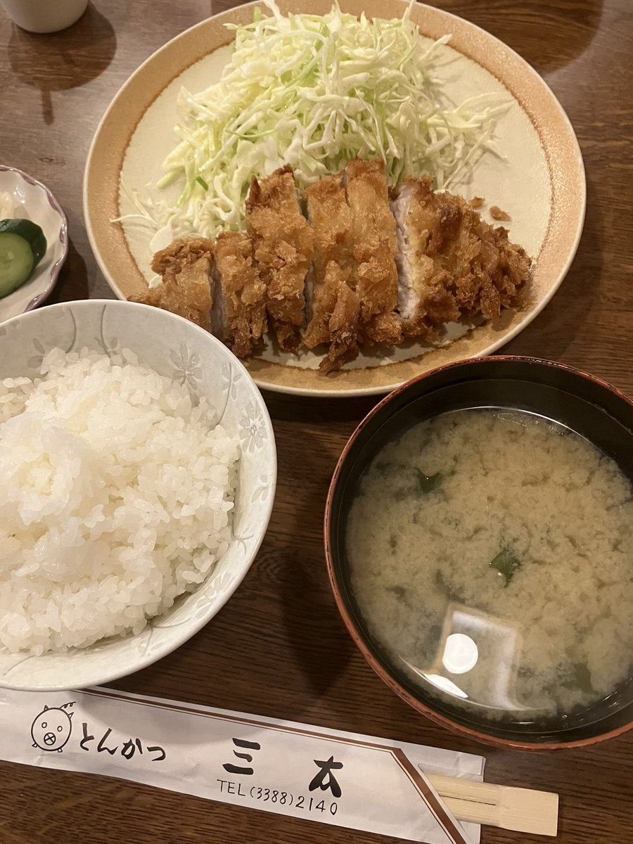 新宿「とんかつ三太」が愛される理由！極上衣の秘密と最新混雑情報