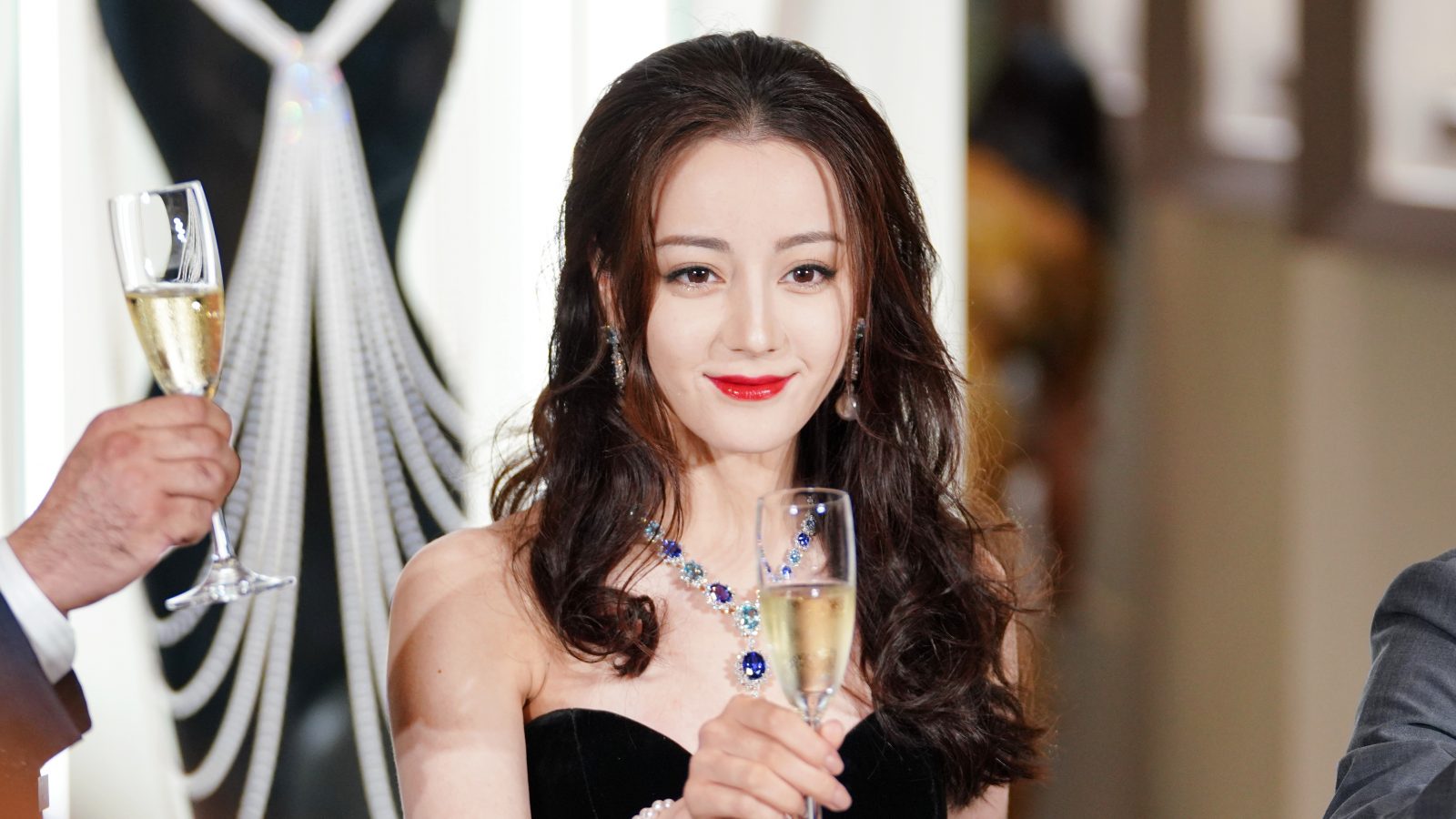 ウイグル美人はなぜ圧倒的なのか？彫りの深さの秘密と人気女優の現在