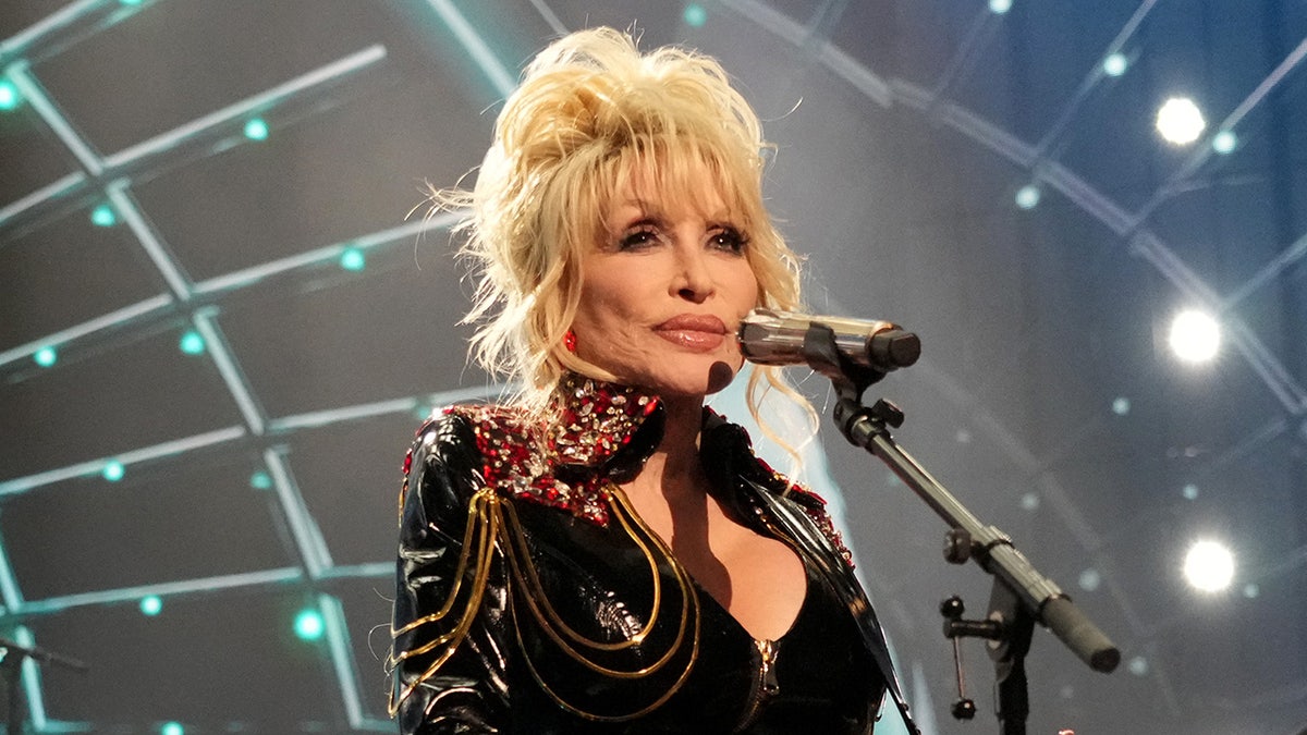 How Dolly Parton Built a $450 Million Empire Before Her Death