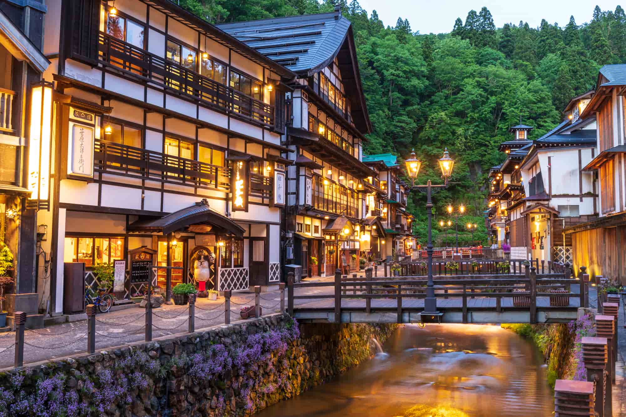 千と千尋の温泉モデルはどこ？油屋の真相と泊まれる聖地旅館一覧