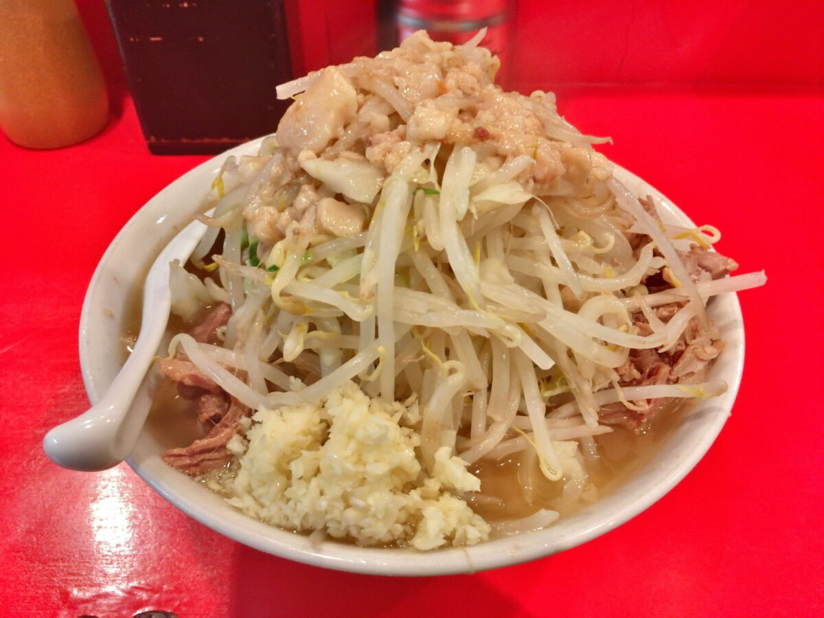 ラーメン二郎府中店の全貌！極太麺の魅力と失敗しない注文術