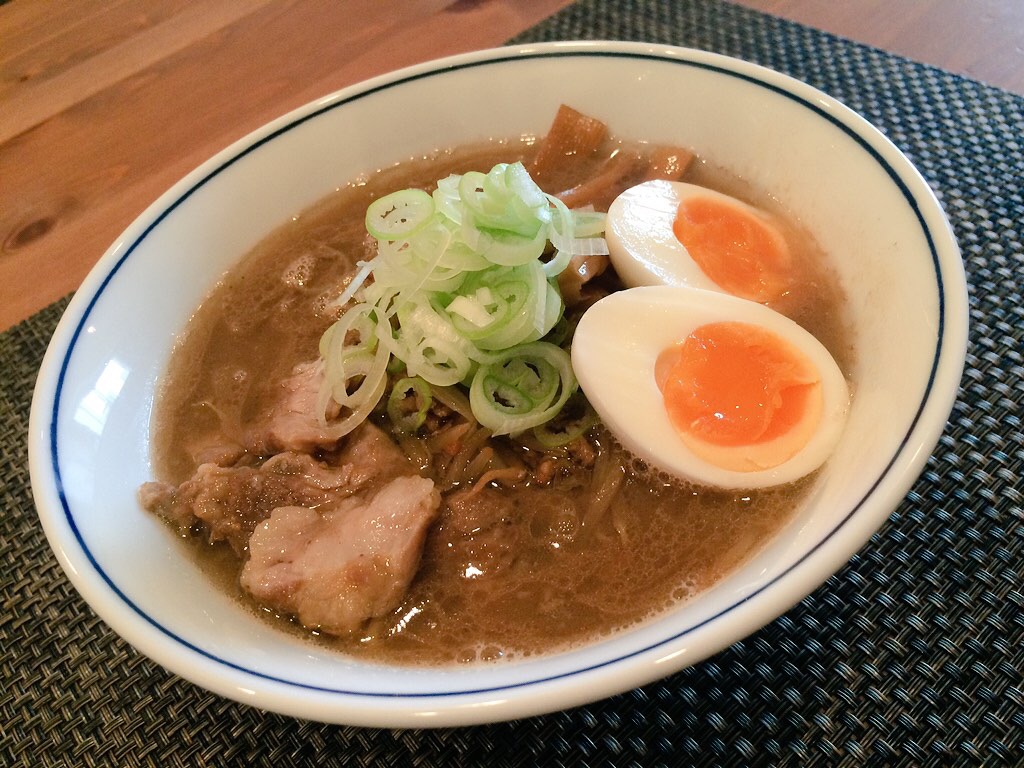 すみれ味噌ラーメンの再現レシピ！自宅で作る濃厚スープと極上裏技