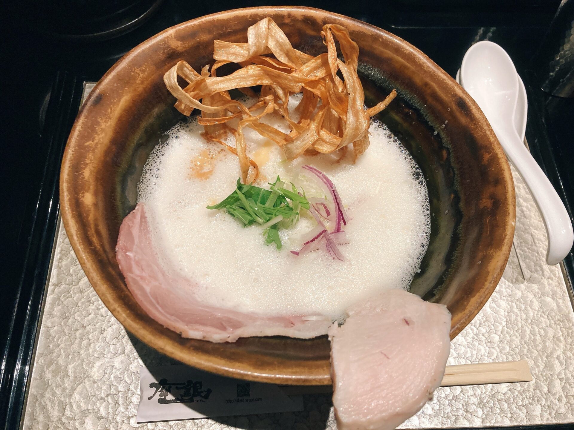 なぜ並ぶ？肥後橋「鶏Soba 座銀 本店」濃厚鶏白湯の魅力と待ち時間攻略法
