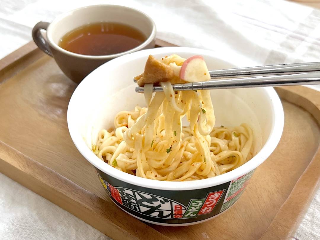 カップ麺が油そばに激変！簡単黄金比レシピと失敗ゼロの湯切り裏技